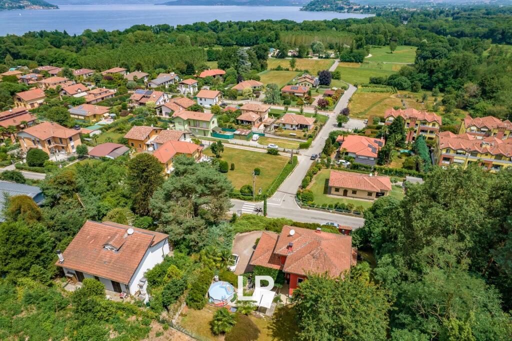 3 bedrooms Villa in Ranco, Italy No. 320292