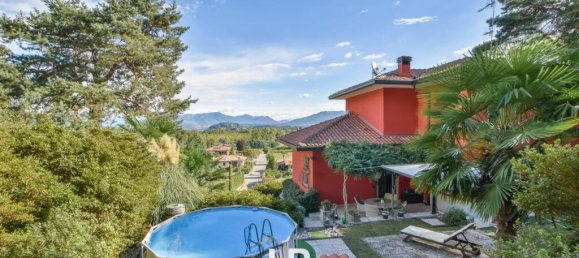 3 bedrooms Villa in Ranco, Italy No. 320292 4