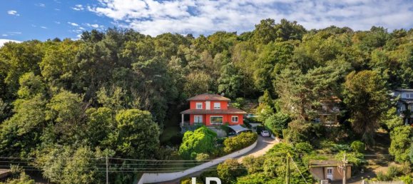 3 bedrooms Villa in Ranco, Italy No. 320292 8