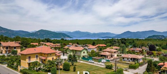 3 bedrooms Villa in Ranco, Italy No. 320292 9