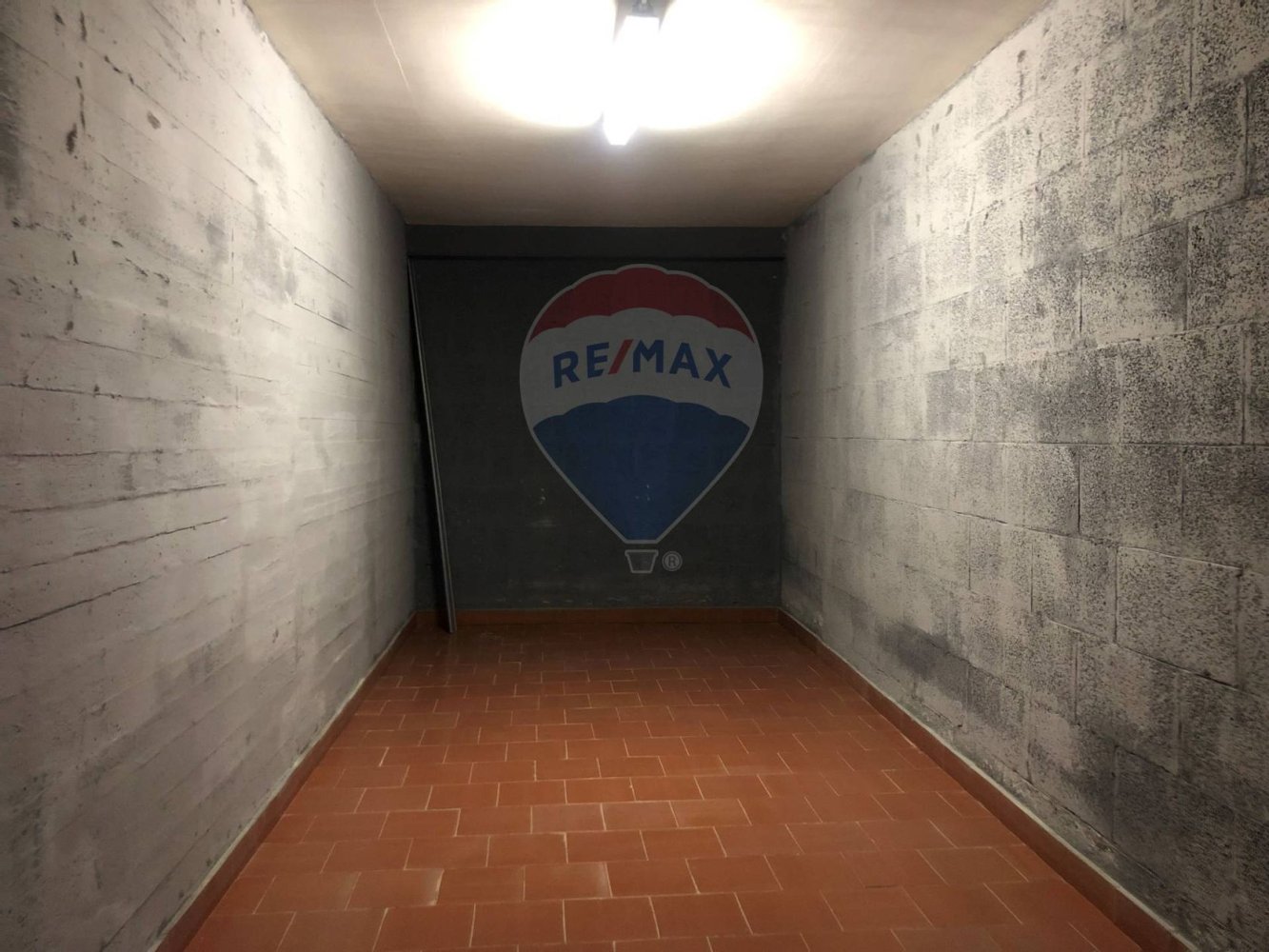 Гараж с 1 комнатой в Бари, Италия № 66861