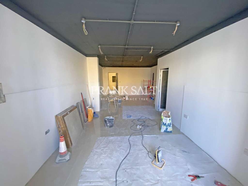 Oficina en Fgura, Malta 78 m² No. 12738