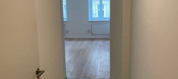 Studio in Favoriten, Austria No. 92911 4