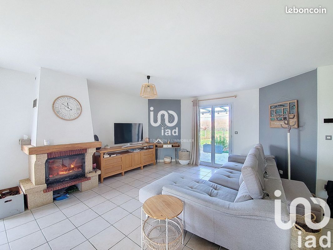 Villa de 4 dormitorios en Lescheroux, France No. 193992