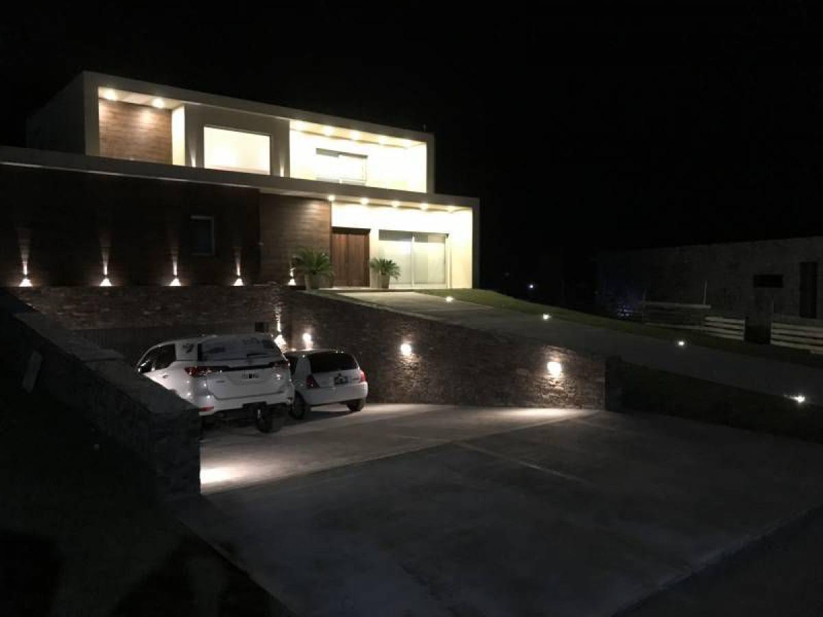 5 bedrooms House in Mar del Plata, Argentina No. 79034