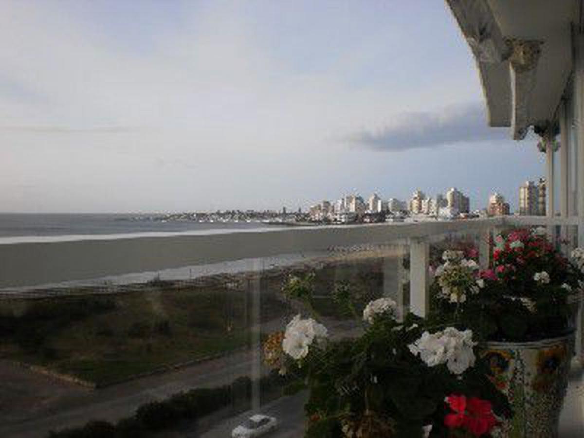 4 bedrooms Apartment in Maldonado, Uruguay No. 10450