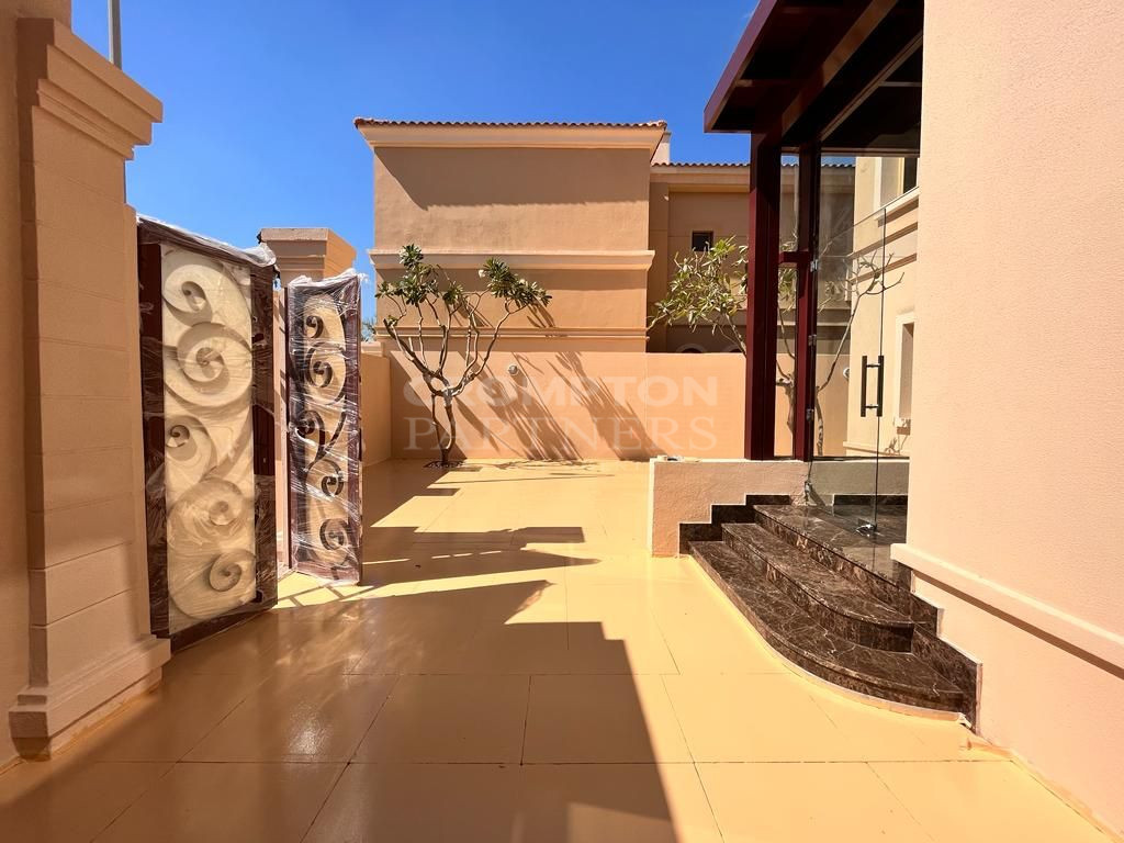 Вилла с 6 спальнями в Al Raha Golf Gardens, ОАЭ № 67287