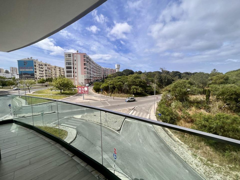 Apartamento de 2 dormitorios en Almada, Portugal No. 201144