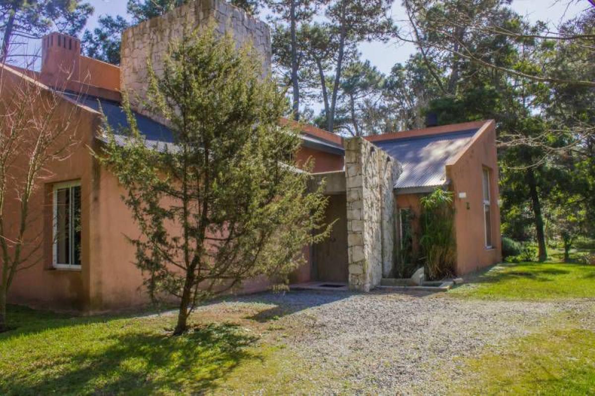 3 bedrooms House in Mar del Plata, Argentina No. 65964