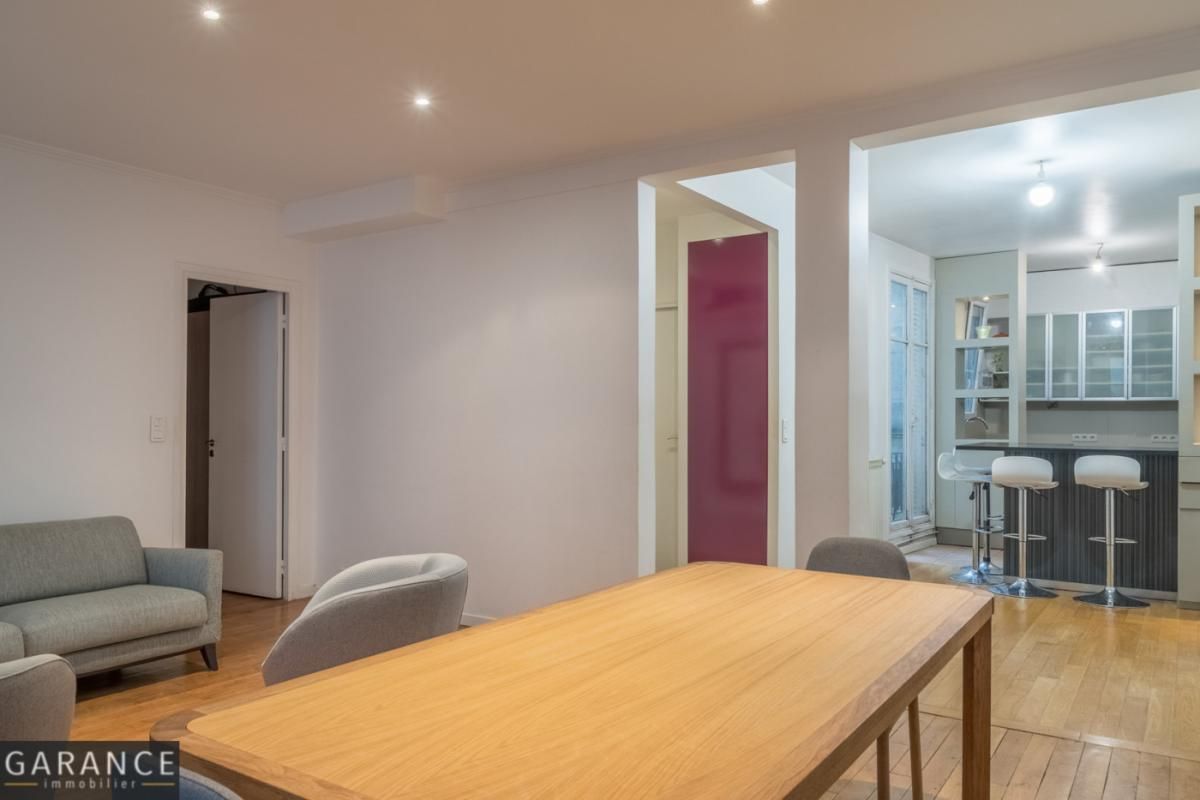 3 bedrooms Apartment in Paris, France No. 151247