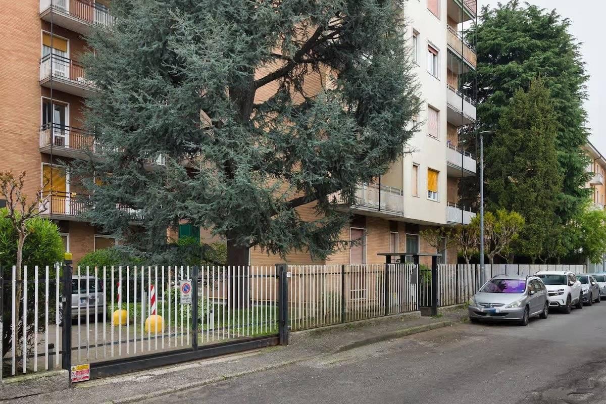 2غرفة شقة في Rho, Italy رقم 130791