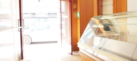 121m² Commercial property in Taranto, Italy No. 66939 3