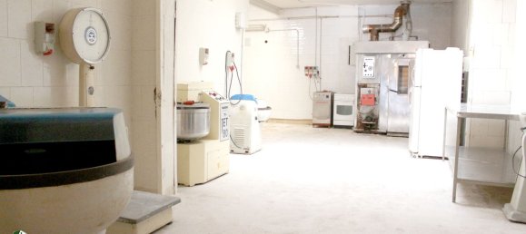 121m² Commercial property in Taranto, Italy No. 66939 9