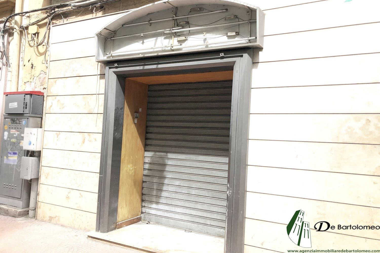 121m² Commercial property in Taranto, Italy No. 66939