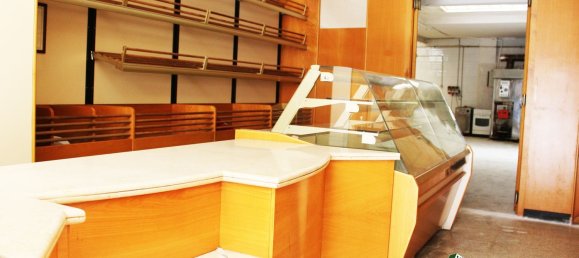 121m² Commercial property in Taranto, Italy No. 66939 6