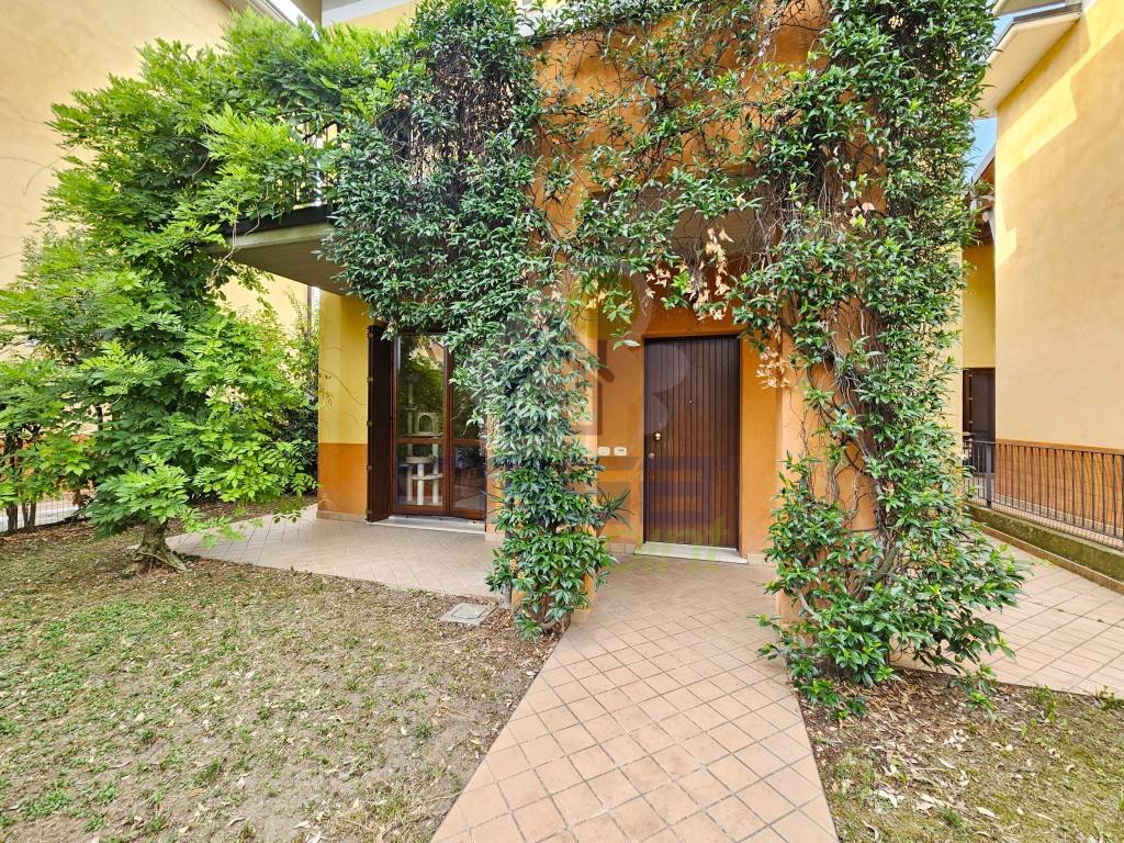 3 bedrooms Villa in Lonato del Garda, Italy No. 279133
