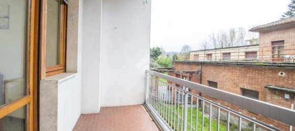 4 rooms Apartment in Rieti, Italy No. 16413 4