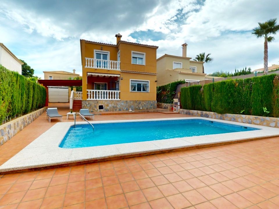 4 bedrooms House in La Nucia, Spain No. 188305