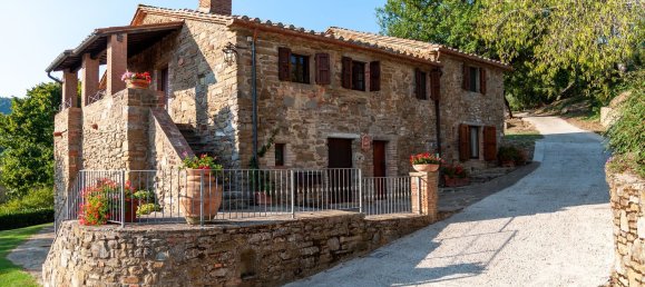 10 rooms House in Lisciano Niccone, Italy No. 58026 47