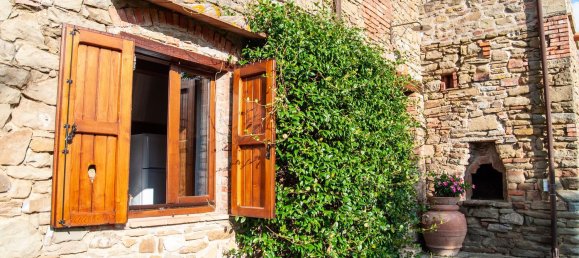 10 rooms House in Lisciano Niccone, Italy No. 58026 23