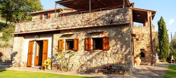 10 rooms House in Lisciano Niccone, Italy No. 58026 3