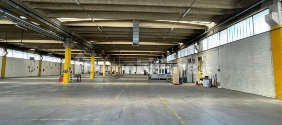 Склад с 4 комнатами в Гарбаньяте Миланезе, Италия № 81510 3