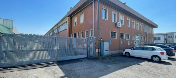 Склад с 4 комнатами в Гарбаньяте Миланезе, Италия № 81510 2