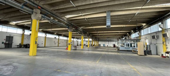 Склад с 4 комнатами в Гарбаньяте Миланезе, Италия № 81510 19