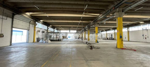 Склад с 4 комнатами в Гарбаньяте Миланезе, Италия № 81510 8