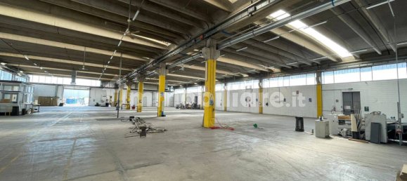 Склад с 4 комнатами в Гарбаньяте Миланезе, Италия № 81510 30