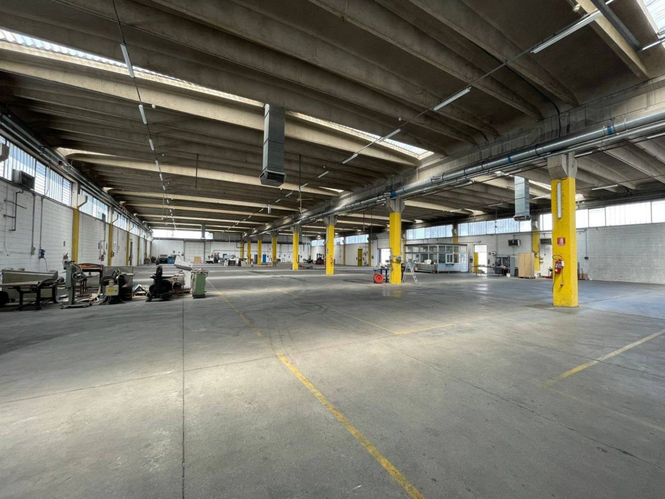 Склад с 4 комнатами в Гарбаньяте Миланезе, Италия № 81510