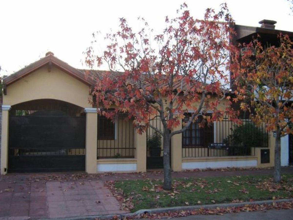 3 غرف نوم منزل في Moron, Argentina رقم 20946