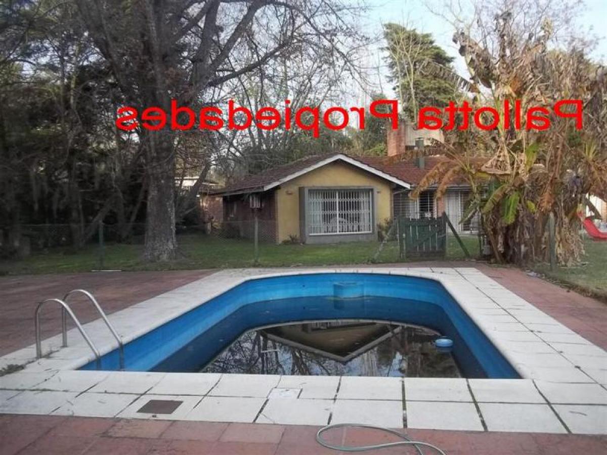 Casa de 3 dormitorios en Escobar, Argentina No. 19237