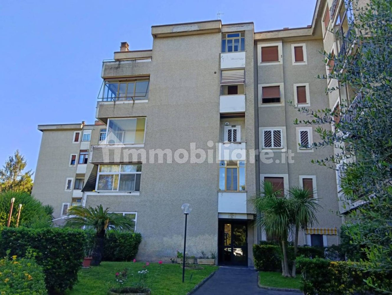 2 bedrooms Apartment in Rome, Italy No. 348408