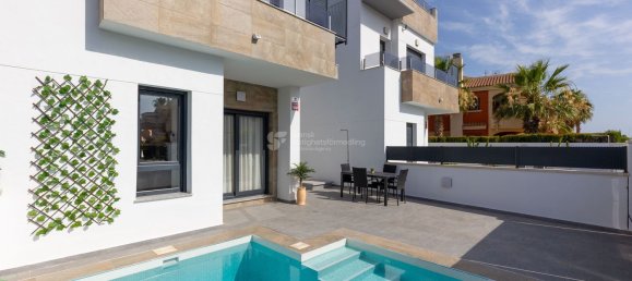 3 غرف نوم فيلا في Torrevieja, Spain رقم 158926 6