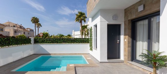 3 غرف نوم فيلا في Torrevieja, Spain رقم 158926 2