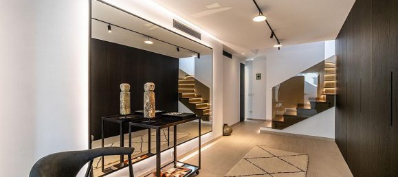 4 bedrooms Villa in Marbella, Spain No. 99193 3