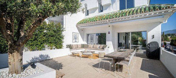 4 bedrooms Villa in Marbella, Spain No. 99193 2