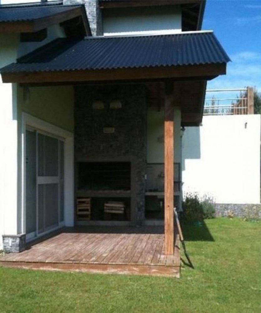 4 bedrooms House in Mar del Plata, Argentina No. 92384