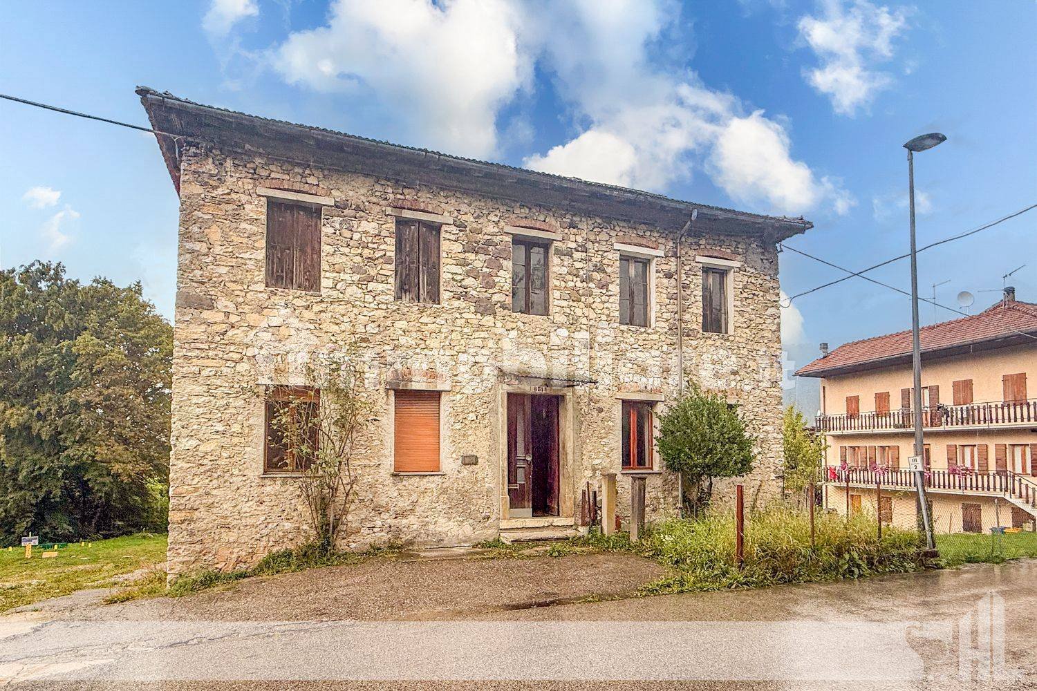 2 bedrooms House in Sovramonte, Italy No. 357196