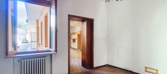 4 rooms Apartment in Bozzolo, Italy No. 7445 8