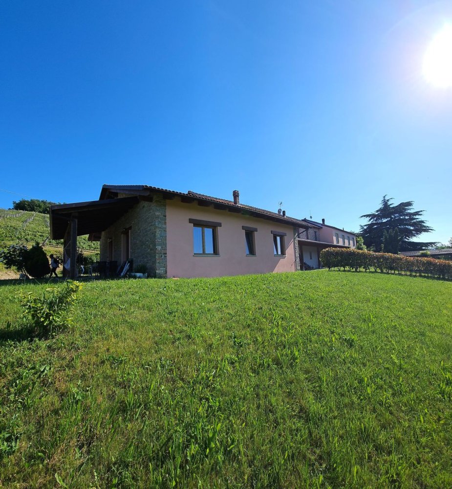 14 rooms House in Asti, Italy No. 258957