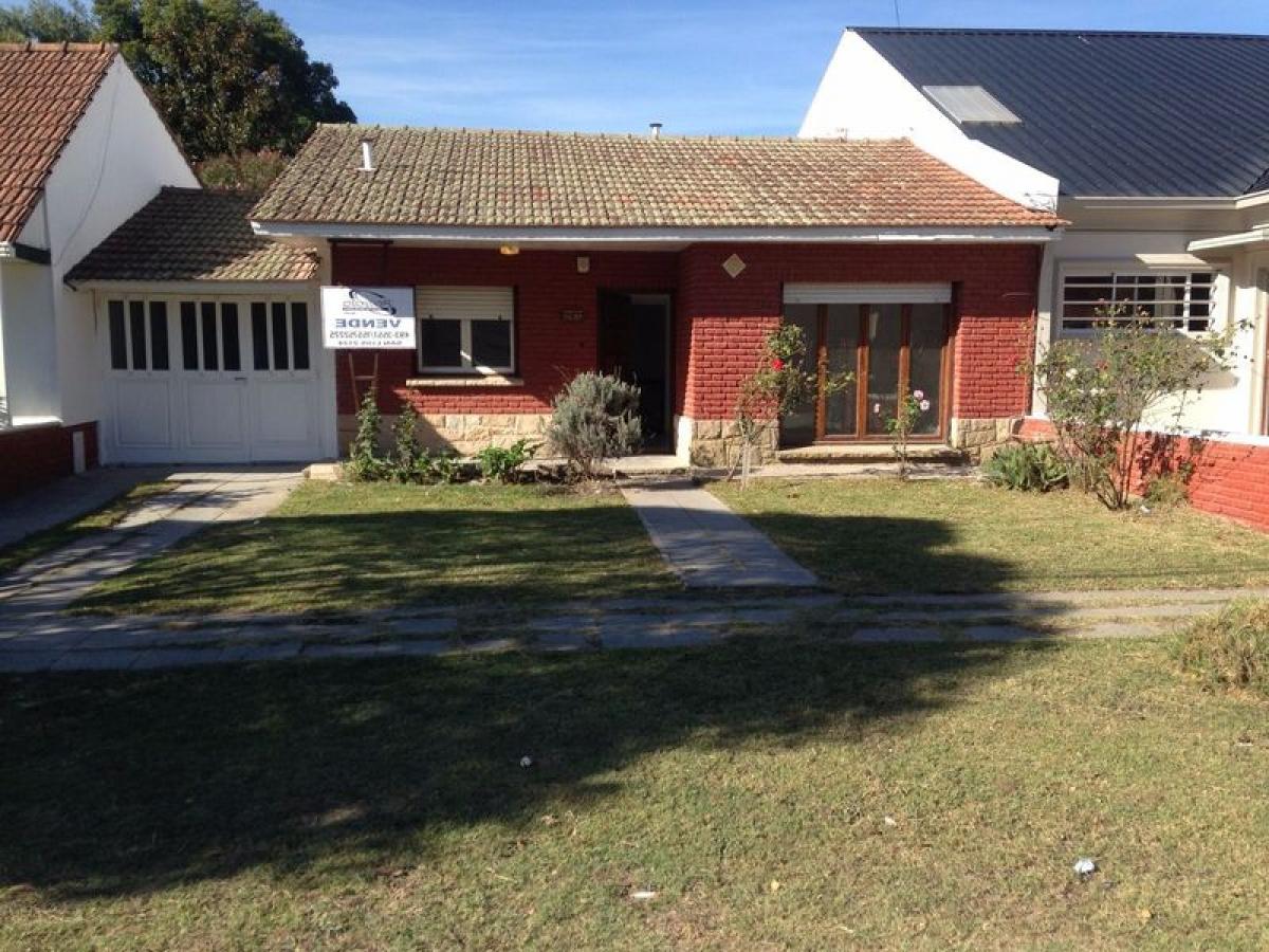 Casa de 2 dormitorios en Mar del Plata, Argentina No. 82526