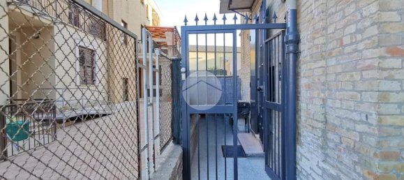 Квартира с 1 спальней в Лучера, Италия № 263984 4