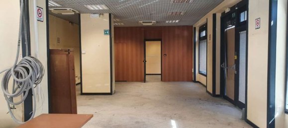 351m² Commercial property in Palermo, Italy No. 157479 9