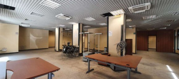 351m² Commercial property in Palermo, Italy No. 157479 24