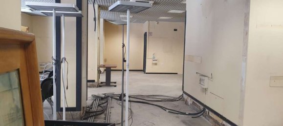 351m² Commercial property in Palermo, Italy No. 157479 16