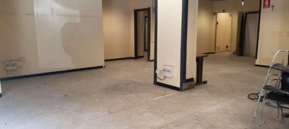 351m² Commercial property in Palermo, Italy No. 157479 10