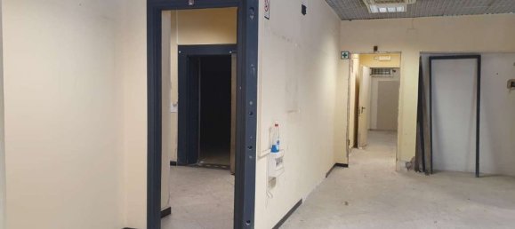 351m² Commercial property in Palermo, Italy No. 157479 15