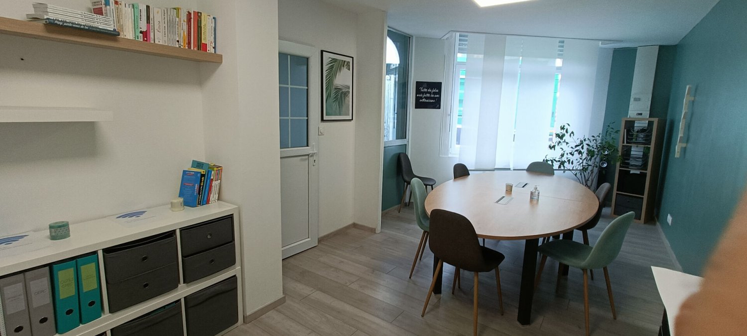 Bureau à Armentières, France 63m² No. 260052